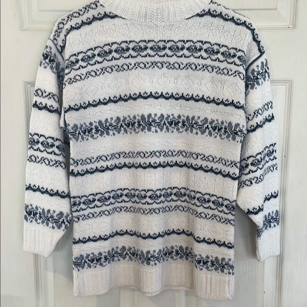 HOT CASHEWS SIZE SMALL VINTAGE SWEATER